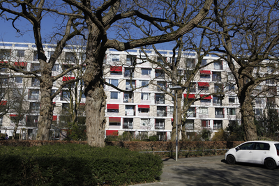 913820 Gezicht op een deel van het Woon- en Zorgcentrum Tolsteeg (Saffierlaan 10) te Utrecht.